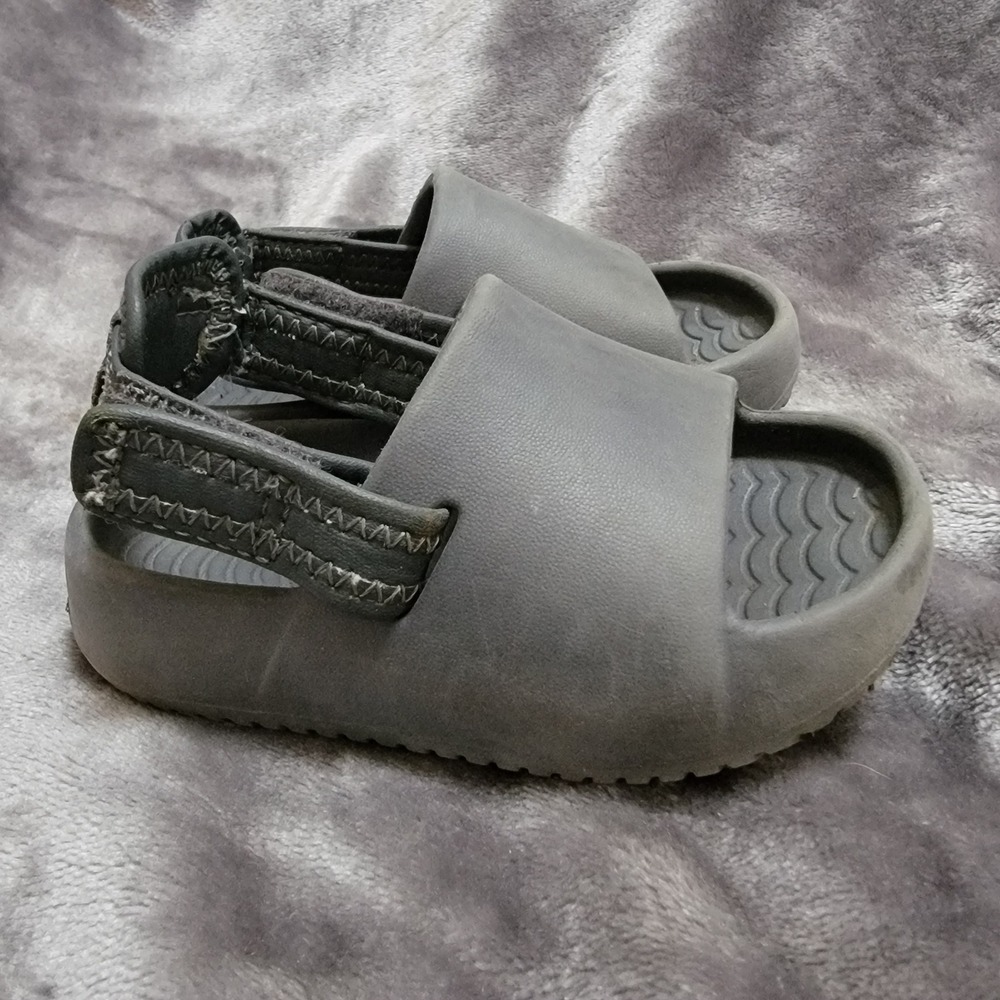 Wonder Nation Slide Sandals Kids Size 5 Gray Good Hook and Loop Strap S916